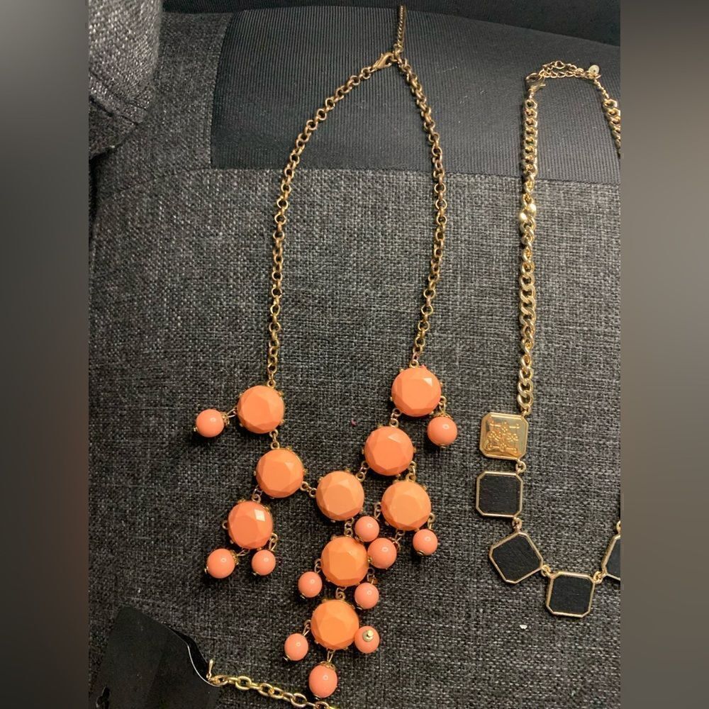 Beautiful Dangling Necklace Bundle - Picture 5 of 6